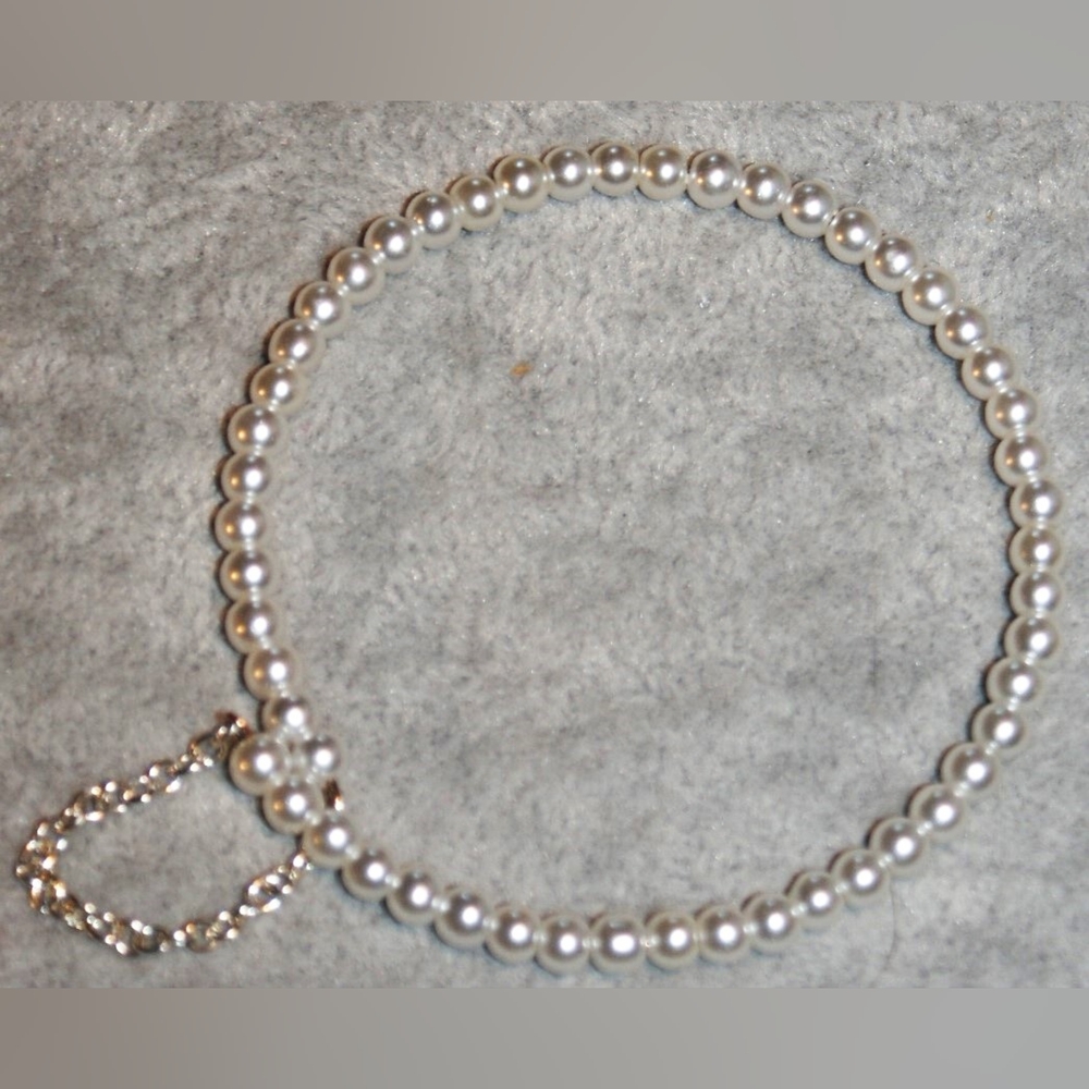 Simple white bangle BM-6-001